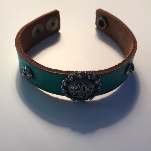Aqua leather snap bracelet - Picture 4 of 4